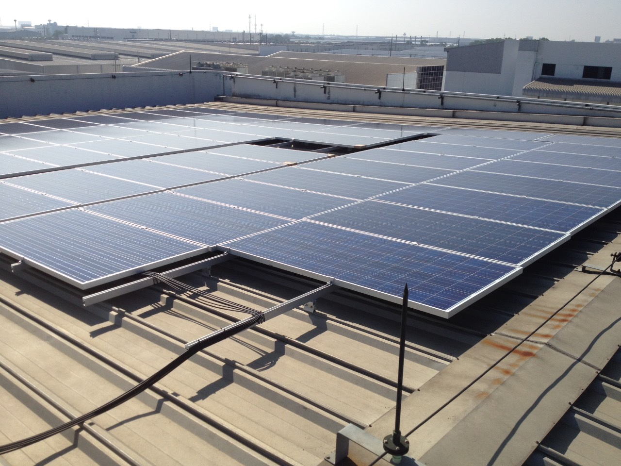 Soportes de montaje de panel solar Solución de inclinación ajustable para techoSoportes de montaje de panel solar Solución de inclinación ajustable para techo