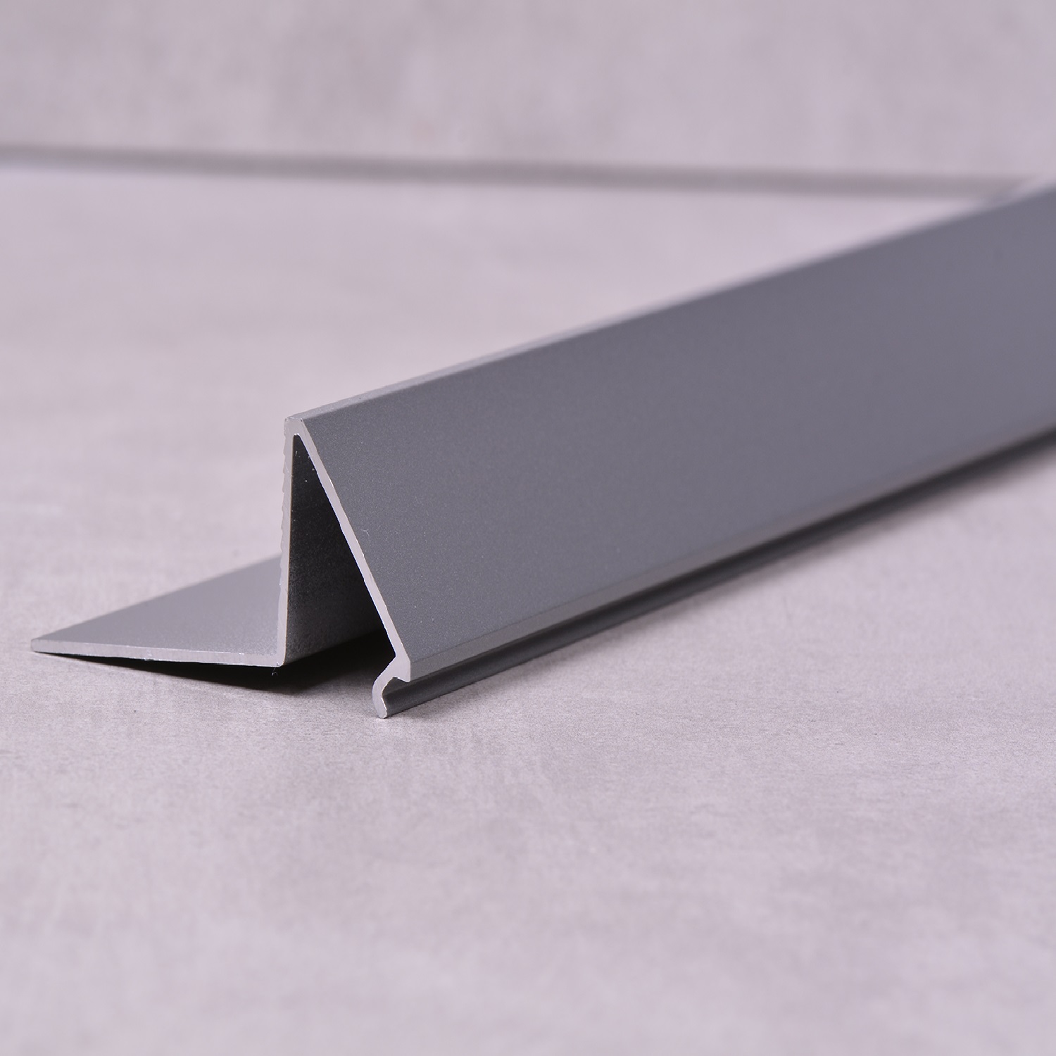 Perfil de aluminio de superficie de recubrimiento en polvo de color personalizado de tamaño OEM
