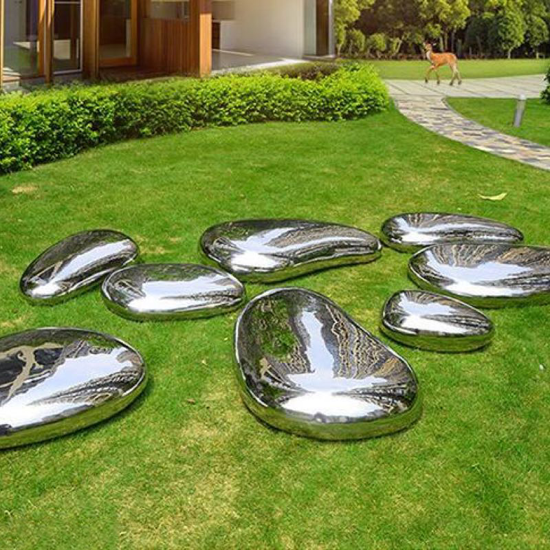 Escultura de acero inoxidable Guijarros Acabado espejo

