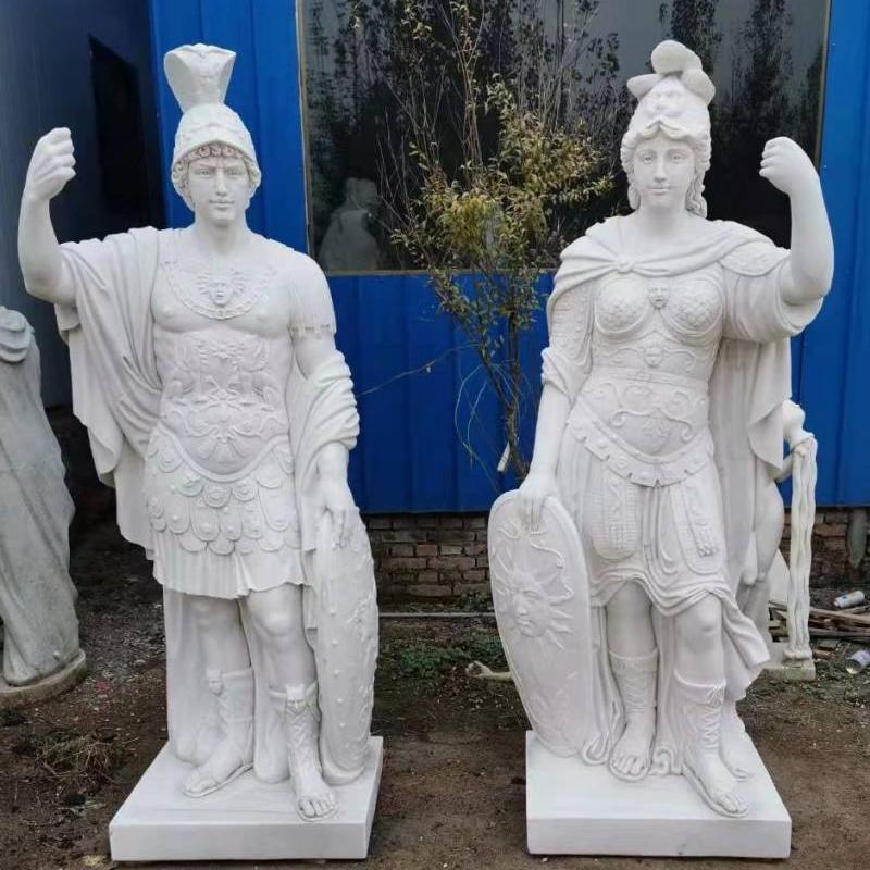 Esculturas de mármol al aire libre guerreros romanos

