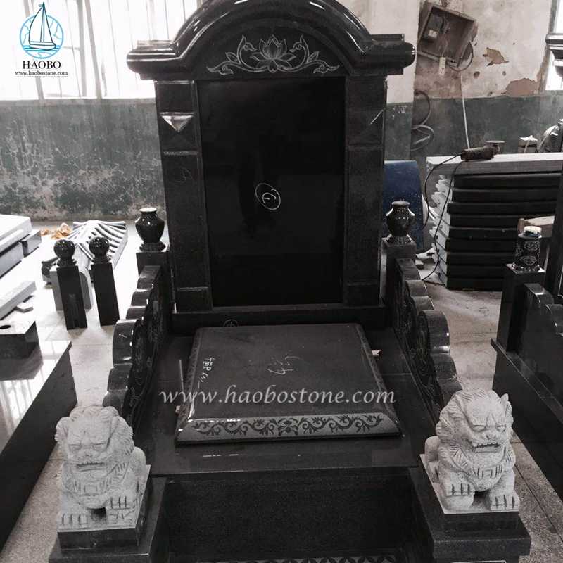 Loto de granito negro con monumento conmemorativo de talla de león

