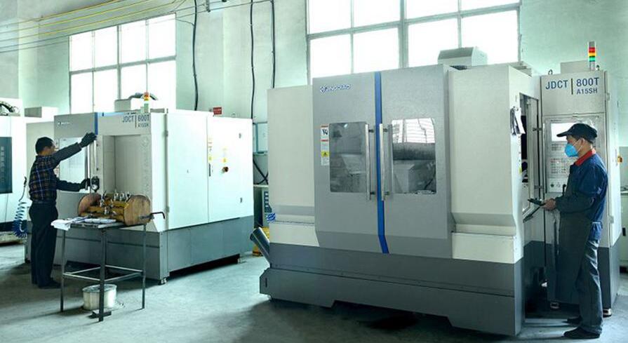 Máquina CNC para moldes de melamina