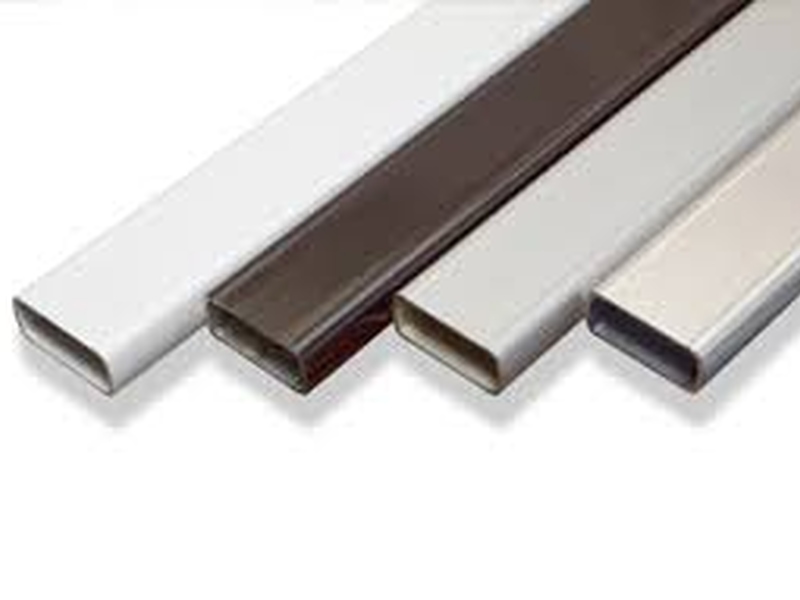 Perfil de aluminio con recubrimiento en polvo recubierto de blanco plateado de forma plana personalizado
